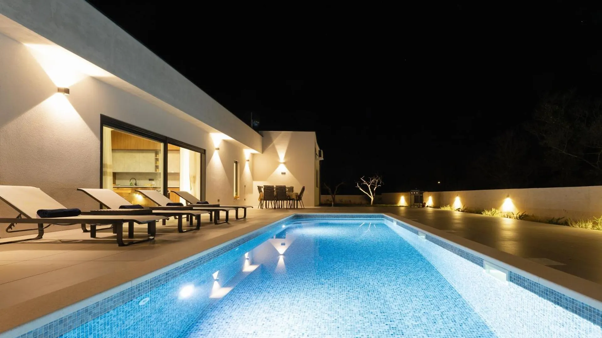 Villa Haba - House With Pool For Families & Couples Sisan