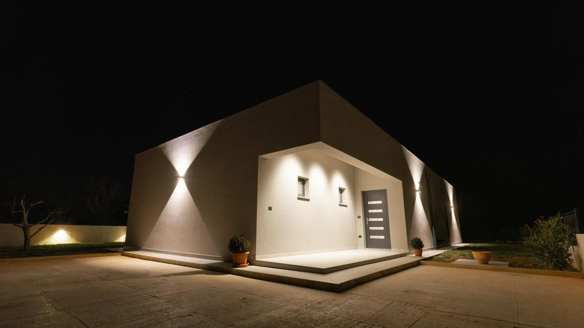 Villa Haba - House With Pool For Families & Couples Sisan