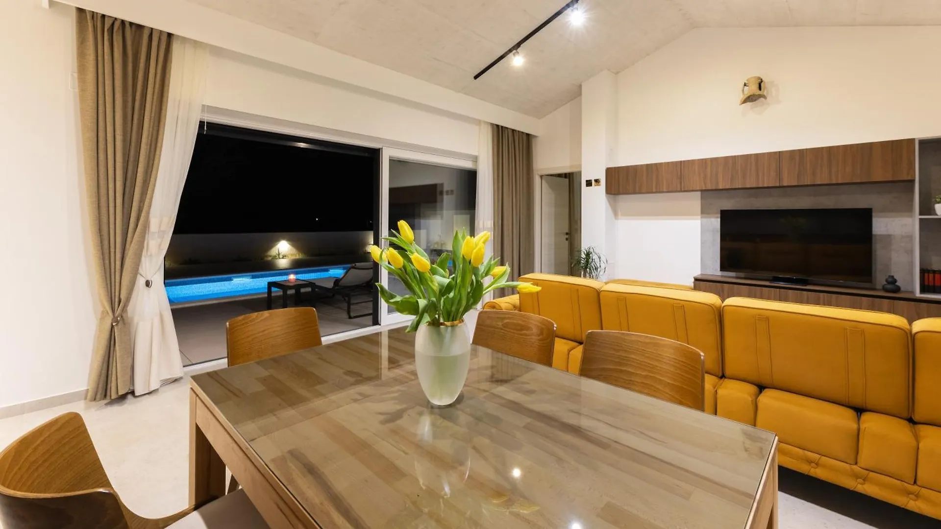 Villa Haba - House With Pool For Families & Couples Sisan