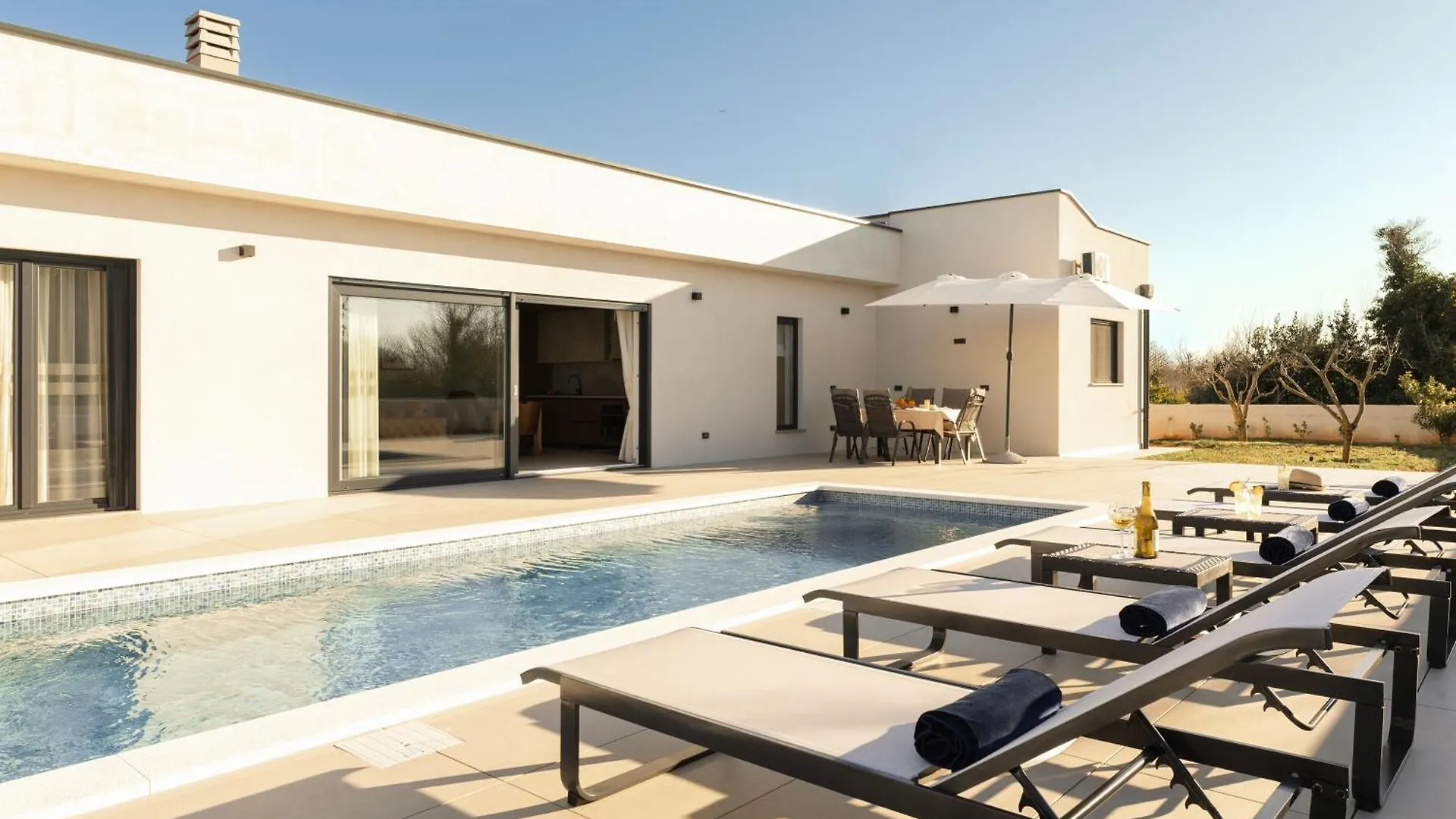 Villa Haba - House With Pool For Families & Couples Sisan