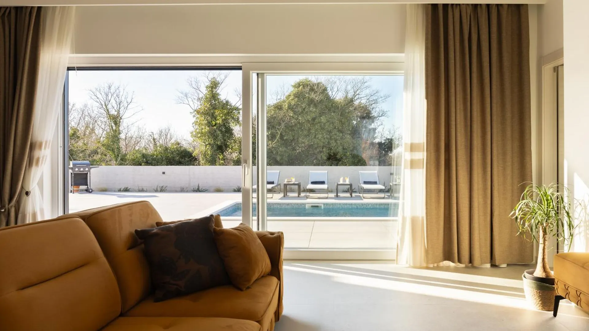 Villa Haba - House With Pool For Families & Couples Sisan 0*,